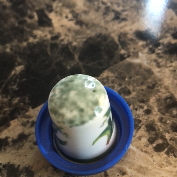 Norfolk Fine China thimble and a vintage thimble - Picture 6 of 8